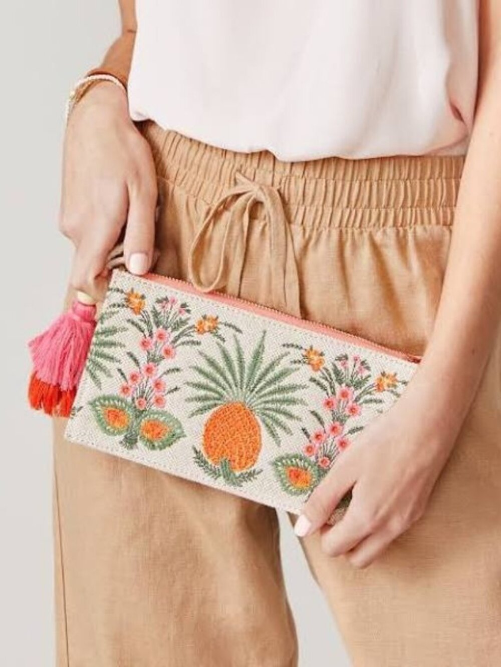 East West Wristlet| Spartina 449| Alljoy Landing Pineapple